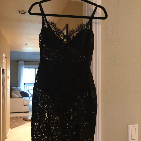 Fashion Nova Lace dress - Picture 3 of 4